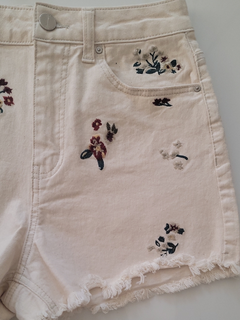 Banjara Floral Embroidered Cream Denim Corset Crop Top + High Rise Shorts - Picture 2 of 6